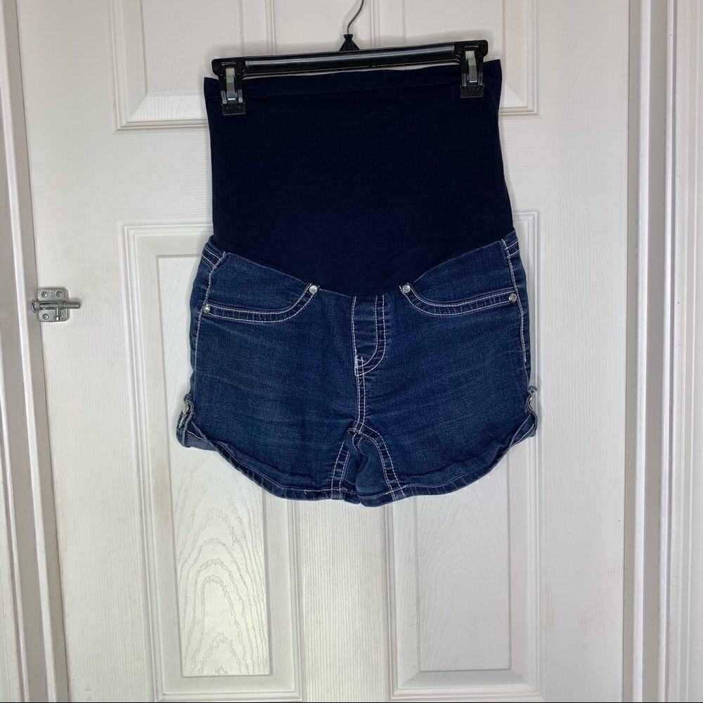 Bella Vida Full Panel Denim Maternity Shorts - Picture 2 of 8